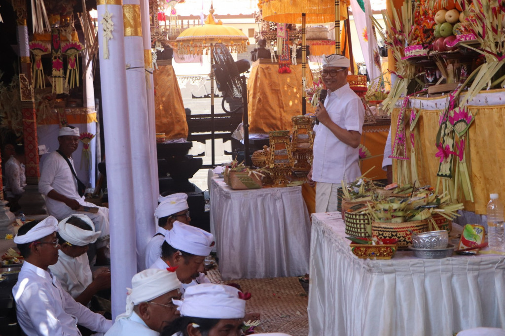Wabup Ketut Suiasa Hadiri Karya Ngenteg Linggih di Pura Hyang Tangkas Kori Agung